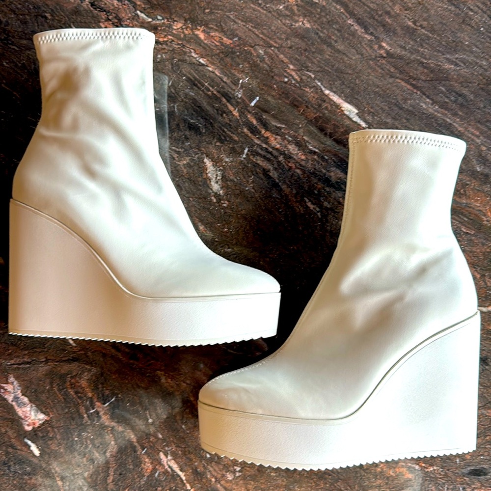 Steve Madden platform cream colored boots